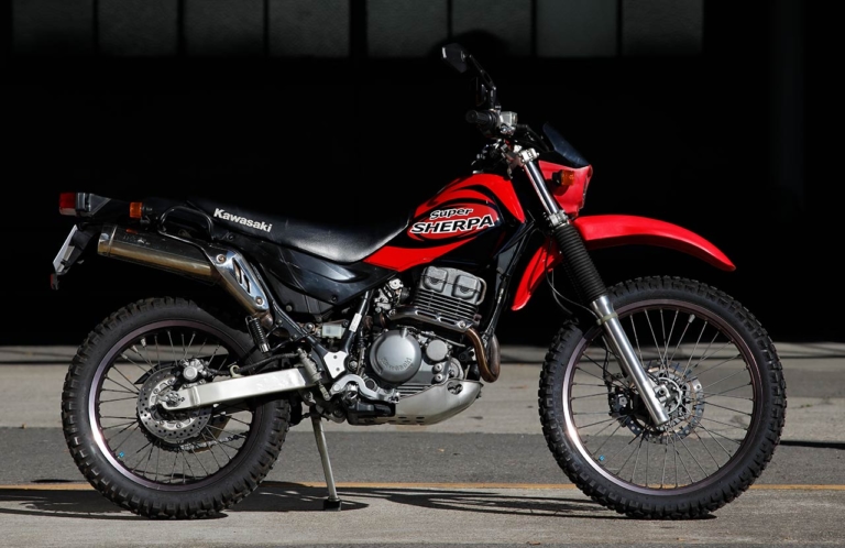 カワサキ スーパーシェルパ|走り継ぐべき絶版オフロードマシン:’01 カワサキ スーパーシェルパ〈Past Time Review〉
