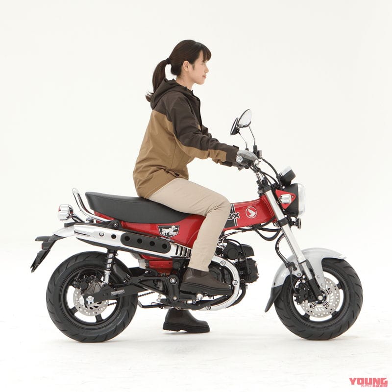 |ホンダ「ダックス125」足つきチェック&カスタム車も世界初公開! グレーもあった!!