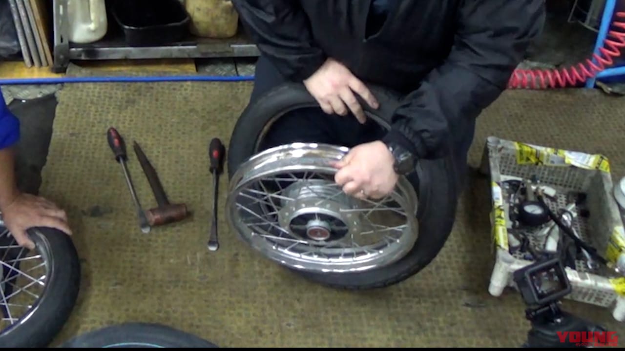 タイヤ外し|【動画で解説】バイク屋さんにタイヤ交換を教えてもらったら、簡単すぎて感動モノだった