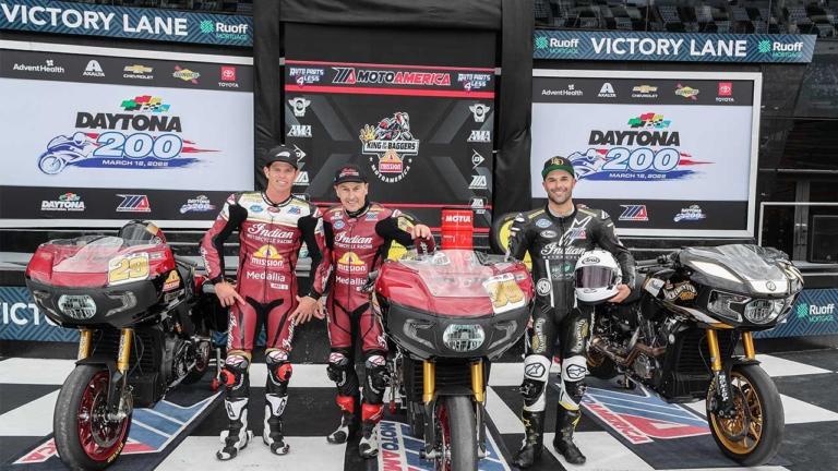 超重量級ビッグバイクレース「キング・オブ・ザ・バガーズ」の表彰台をインディアンが独占！