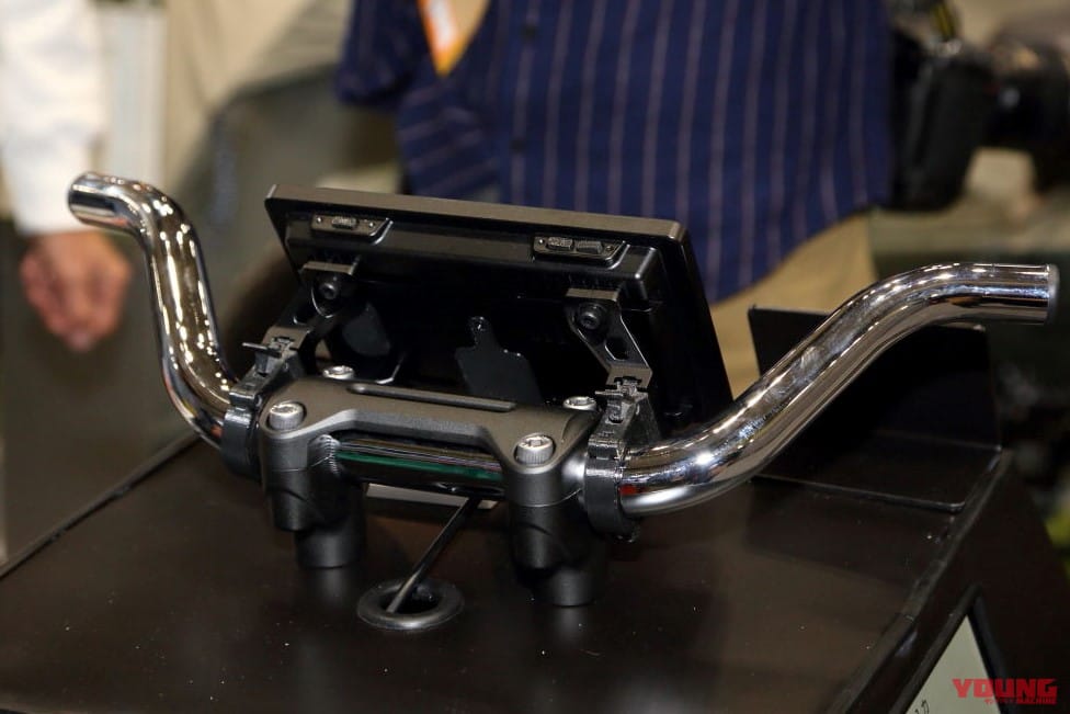 デイトナ モト・スマート・モニター|今の愛車でアップルカープレイ/アンドロイドオートが使える! デイトナ「モトスマートモニター」【東京MCショー】