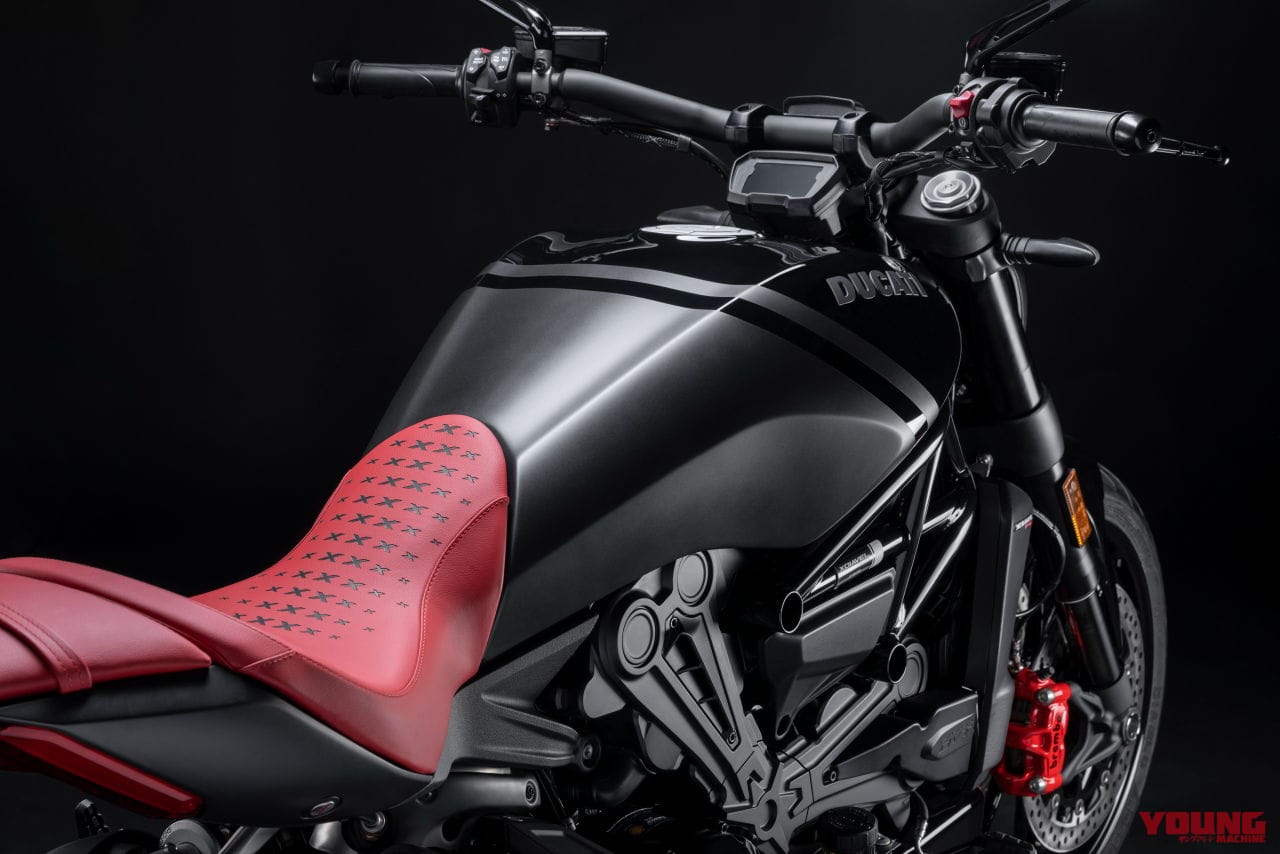 黒いボディ×5色シートが鮮烈! ドゥカティが限定車「Xディアベル ネラ(XDiavel Nera)」を発表