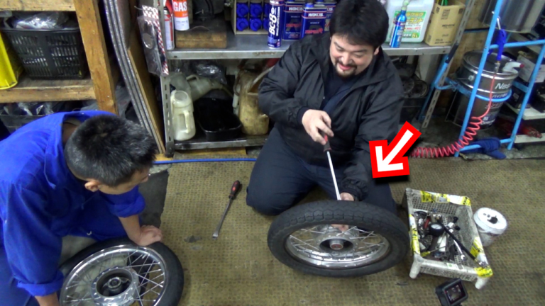 タイヤ外し|【動画で解説】バイク屋さんにタイヤ交換を教えてもらったら、簡単すぎて感動モノだった