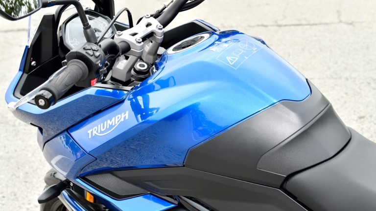 TRIUMPH TIGER SPORT 660|燃料タンク|トライアンフ タイガースポーツ660試乗インプレ【日常にもツーリングにも、すべてに”ちょうどいい”】