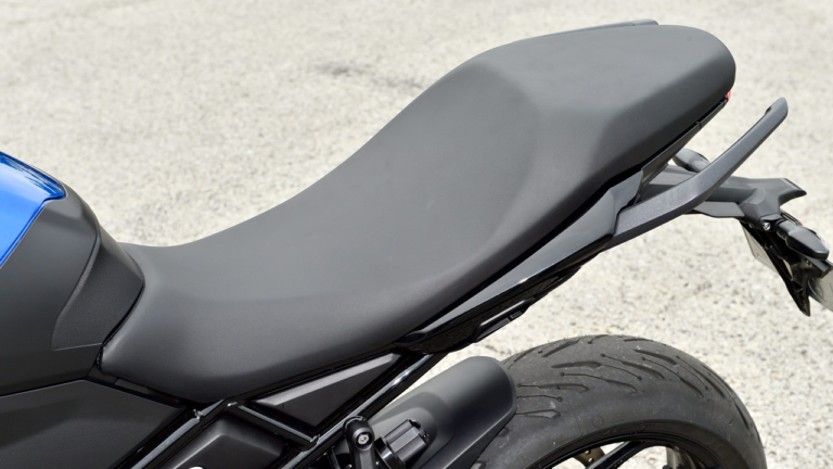 TRIUMPH TIGER SPORT 660|シート|トライアンフ タイガースポーツ660試乗インプレ【日常にもツーリングにも、すべてに”ちょうどいい”】