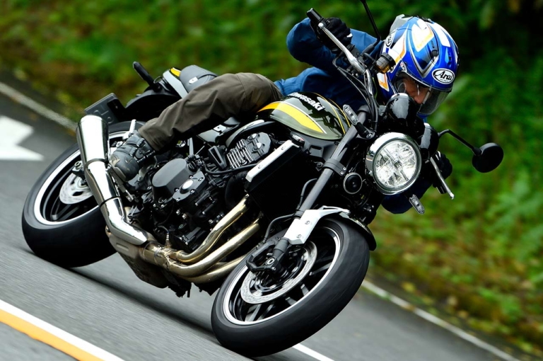 カワサキZ900RSシリーズ|“マシン オブ ザ イヤー2021″結果発表:総合部門【新型で返り咲き! ハヤブサが前代未聞のV10達成】