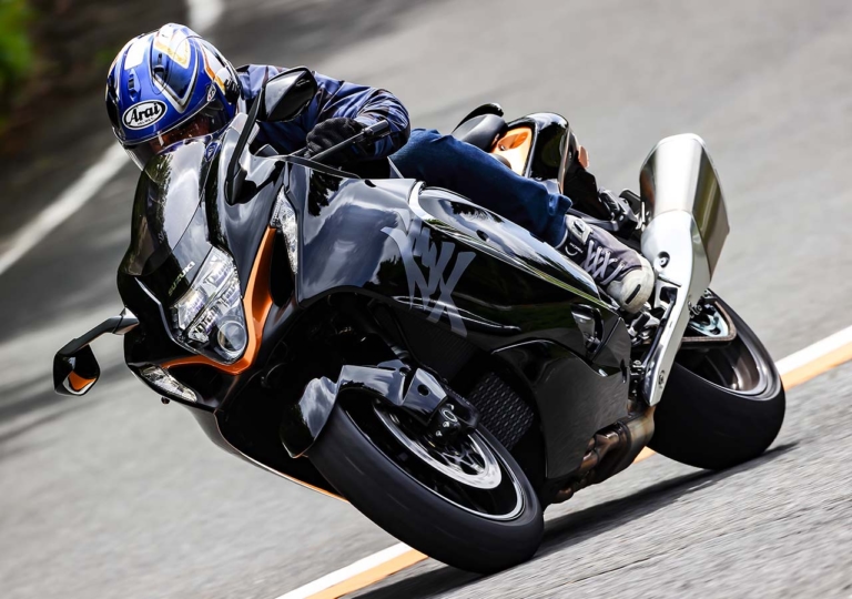 スズキ ハヤブサ|“マシン オブ ザ イヤー2021″結果発表:ストリートスポーツビッグバイク部門【隼が総合部門との2冠を達成】