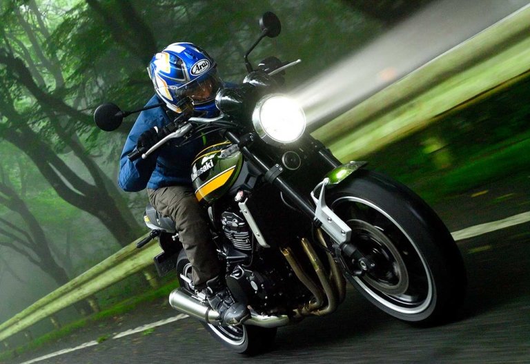 カワサキZ900RSシリーズ|“マシン オブ ザ イヤー2021″結果発表:ストリートスポーツビッグバイク部門【隼が総合部門との2冠を達成】