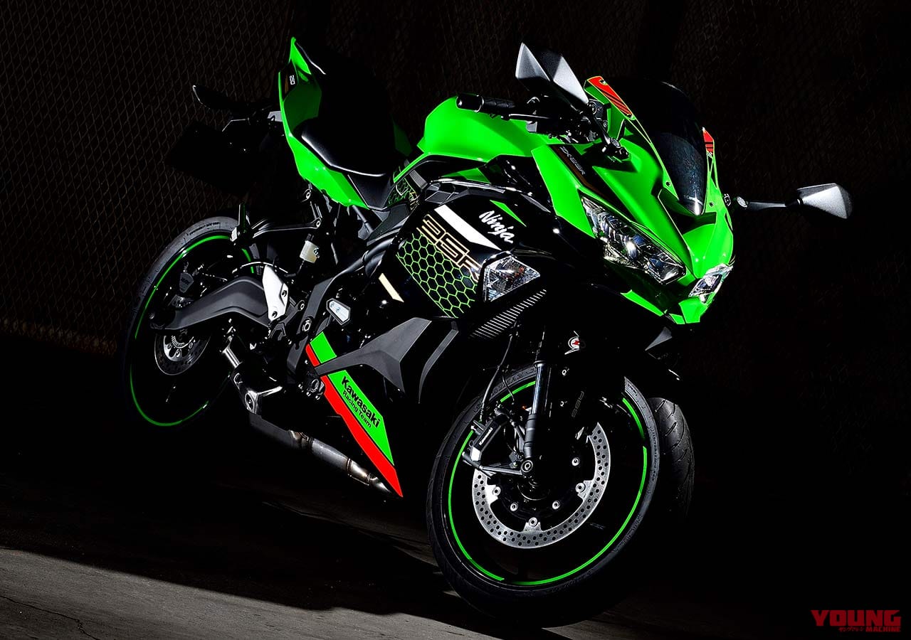 カワサキ ニンジャZX-25Rシリーズ|“マシン オブ ザ イヤー2021″結果発表:ストリートスポーツ250cc部門【クラス唯一の4気筒が2年目の快挙】