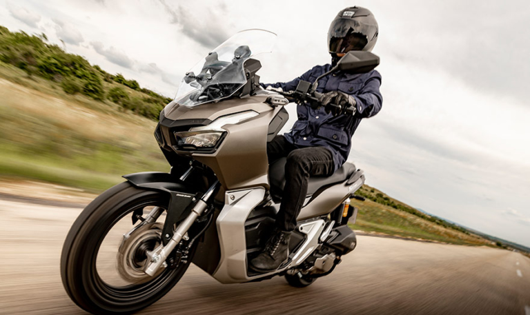 ホンダ ADV150|“マシン オブ ザ イヤー2021″結果発表:スクーター部門【フルモデルチェンジのPCXが4連覇】