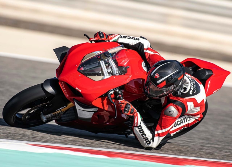 DUCATI PANIGALE V4|“マシン オブ ザ イヤー2021″結果発表:外国車部門【BMWが2連覇の快挙】