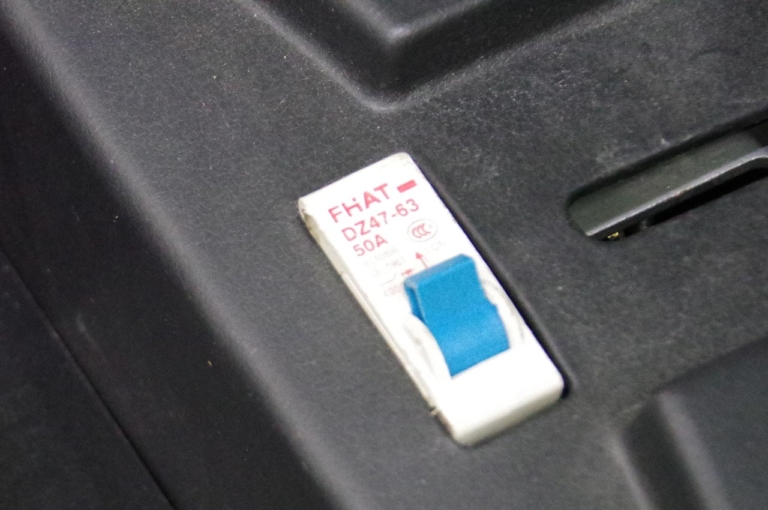 日本エレクトライク スイングスポーツ|フロント2輪+ダブルウィッシュボーンサスが楽しい電動ビークル「スイングスポーツ」に乗ってみた