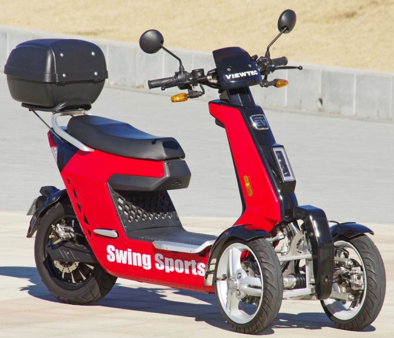 日本エレクトライク スイングスポーツ|フロント2輪+ダブルウィッシュボーンサスが楽しい電動ビークル「スイングスポーツ」に乗ってみた
