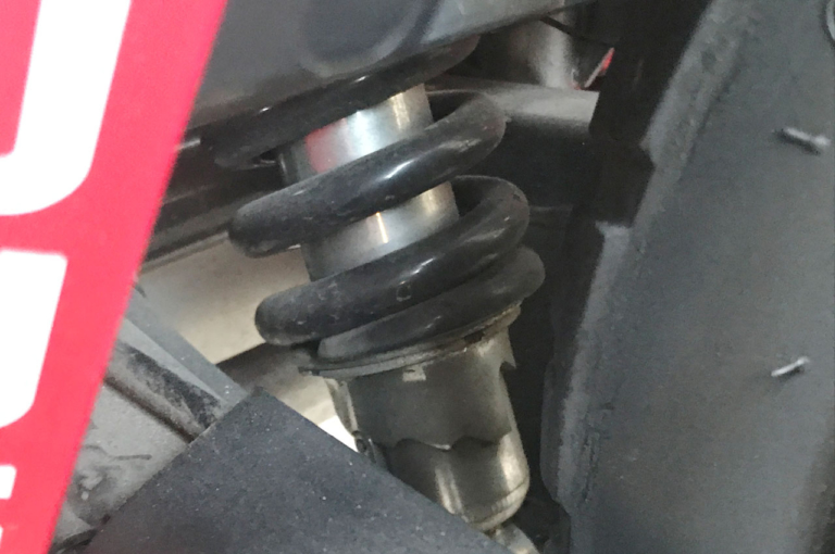 日本エレクトライク スイングスポーツ|フロント2輪+ダブルウィッシュボーンサスが楽しい電動ビークル「スイングスポーツ」に乗ってみた