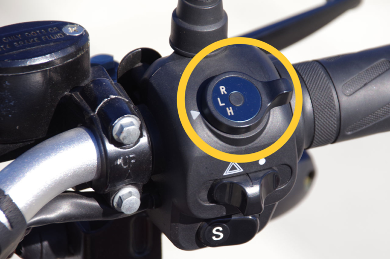 日本エレクトライク スイングスポーツ|フロント2輪+ダブルウィッシュボーンサスが楽しい電動ビークル「スイングスポーツ」に乗ってみた