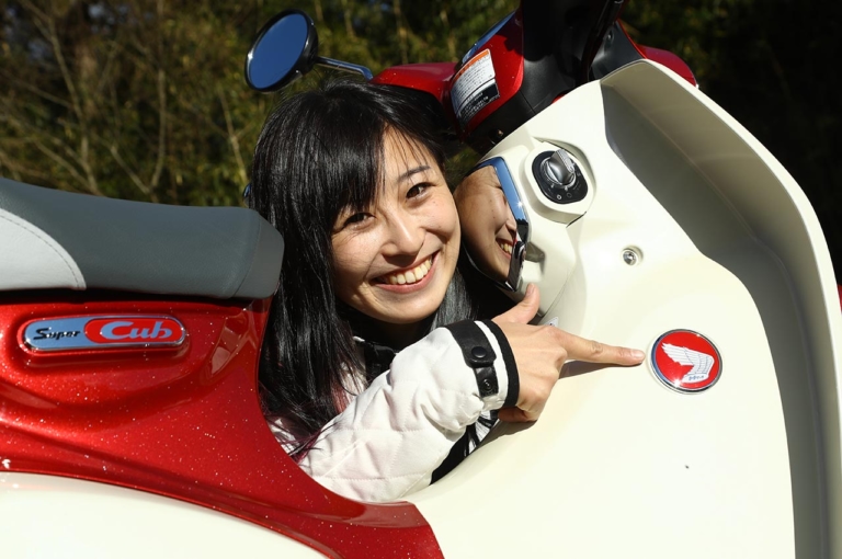 ホンダ スーパーカブC125|岡崎静夏|岡崎静夏のホンダ スーパーカブC125試乗インプレ【アイデンティティを守りつつ進化するというカッコよさ】