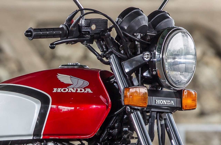 ホンダ CBX400F|フロントまわり|【東京MCショーでお披露目】CB400SF用ボルトオン外装キットでCBXが蘇る!〈ドレミコレクション#1〉