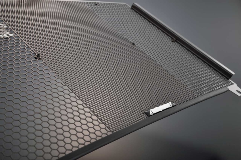 エッチングファクトリー Z900RS(‘21-)用ラジエターガード/SB