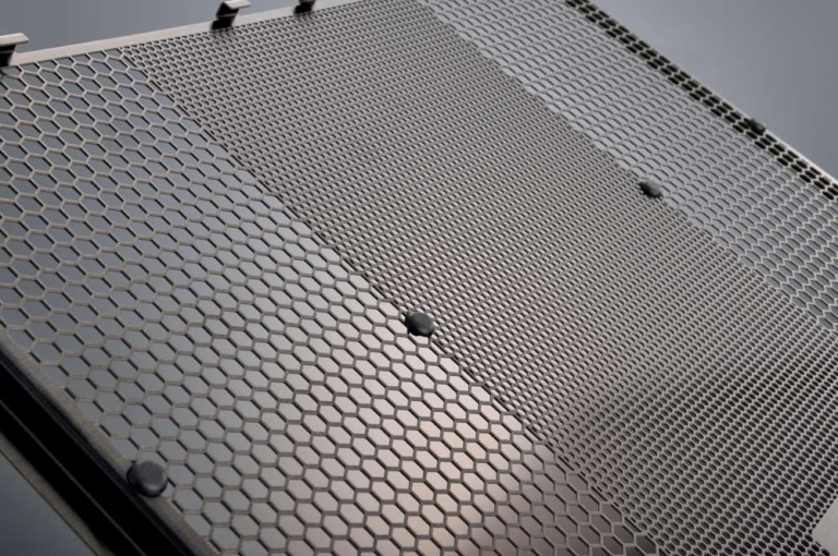 エッチングファクトリー Z900RS(‘21-)用ラジエターガード/SB