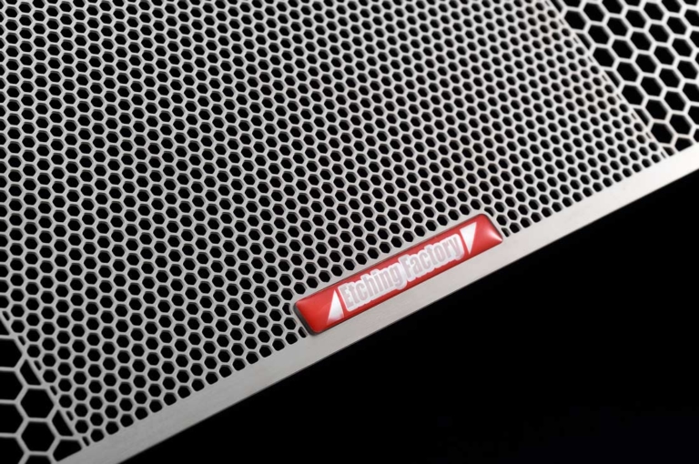 エッチングファクトリー Z900RS(‘21-)用ラジエターガード/SB