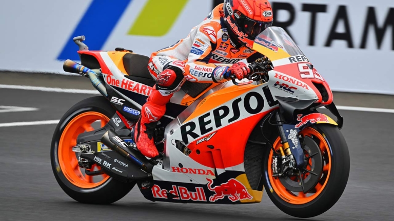 スタート時はまるでドラッグマシン!? MotoGPマシンはシーンによって車高が変わる！