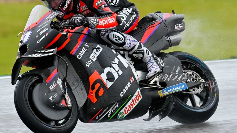 MotoGPマシンはリヤタイヤを冷やしたい？ スイングアーム下のスポイラーの役割って？