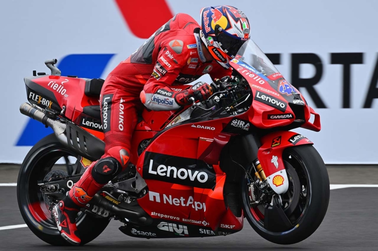 ドゥカティ MotoGPマシン デスモセディチGP ホールショットデバイス|スタート時はまるでドラッグマシン!? MotoGPマシンはシーンによって車高が変わる!