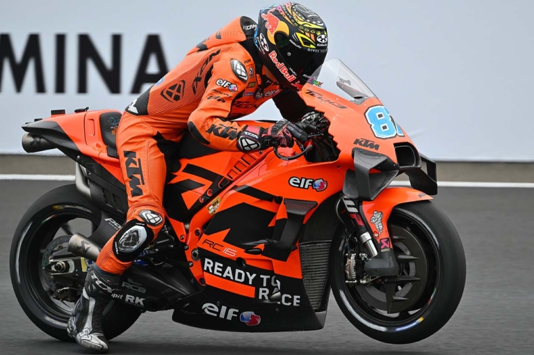 KTM MotoGPマシン RC16 ホールショットデバイス|スタート時はまるでドラッグマシン!? MotoGPマシンはシーンによって車高が変わる!