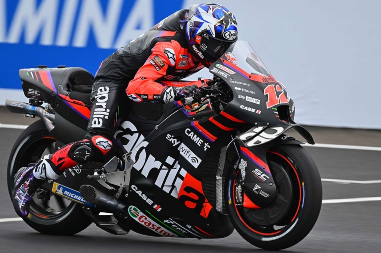 アプリリア MotoGPマシン RS-GP ホールショットデバイス|スタート時はまるでドラッグマシン!? MotoGPマシンはシーンによって車高が変わる!