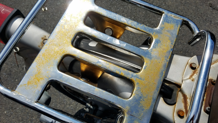 リトルカブ|荷台|【簡単すぎる! サビ落とし】たった10分でサビを溶かしてしまう”魔法のクリーム”を使ってみた