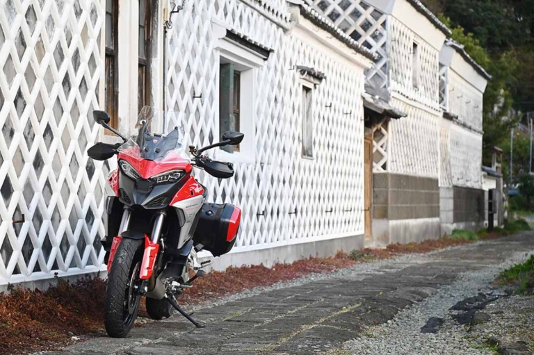 ムルティストラーダ ディスカバージャパントリップ なまこ壁|ムルティストラーダで探す「美しい日本の春」! ヤンマシチームの”冒険旅”レポート【前編:東京〜西伊豆】