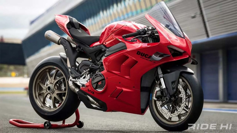 真っ赤な車体色がいかにもイタリアン、とはいうけれど、なぜイタリアは赤なのか？