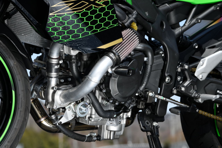 トリックスター|カワサキ|ニンジャZX-25R|ZX-25Rターボに乗った! 250km/h達成車とノーマルの扱いやすさのいいとこ取り