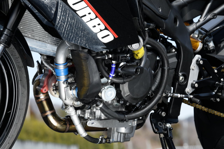 トリックスター|カワサキ|ニンジャZX-25R|ZX-25Rターボに乗った! 250km/h達成車とノーマルの扱いやすさのいいとこ取り