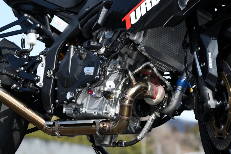 トリックスター|カワサキ|ニンジャZX-25R|ZX-25Rターボに乗った! 250km/h達成車とノーマルの扱いやすさのいいとこ取り