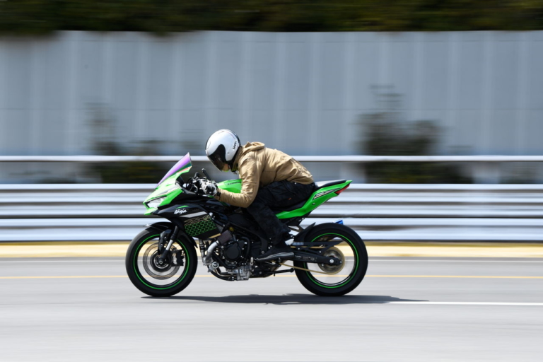 トリックスター|カワサキ|ニンジャZX-25R|ZX-25Rターボに乗った! 250km/h達成車とノーマルの扱いやすさのいいとこ取り