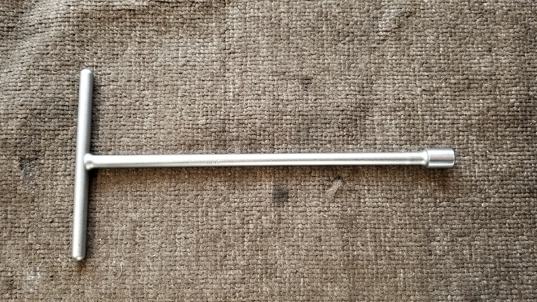 ナメてしまったネジの応急処置|T型レンチ|固くてナメてしまったネジを緩めるカンタン応急処置テクニック