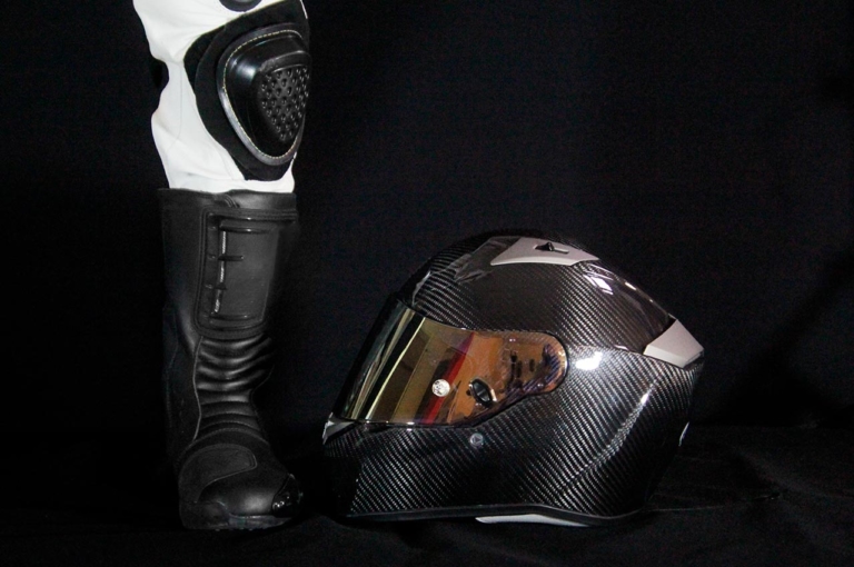 フルフェイスヘルメット SHIRO SH-336|スペイン生まれの超軽量カーボンヘルメット「SHIRO SH-336」【2輪市場であらためて特価販売開始!】