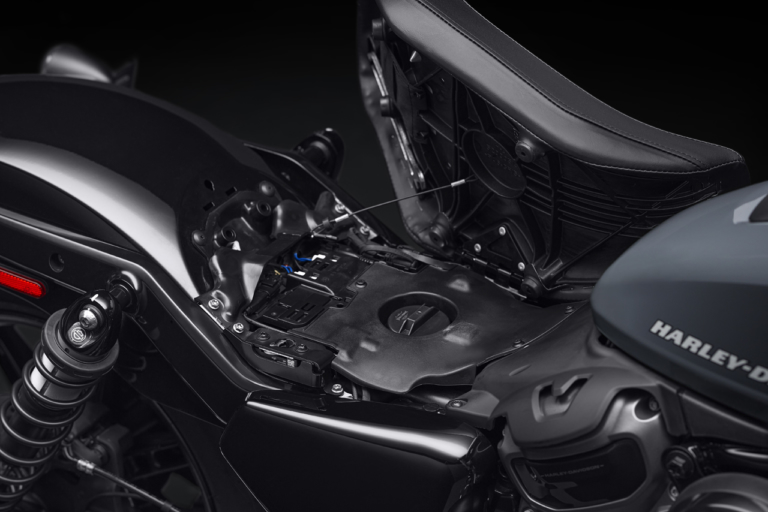 ハーレーダビッドソン|ナイトスター|燃料タンク|旧スポーツスターの正統後継機、現る! ハーレーダビッドソンが新機種「ナイトスター」を発売