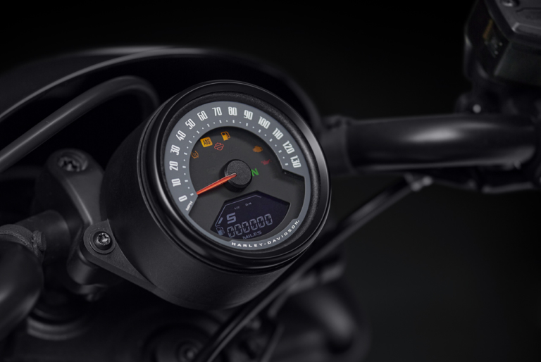 ハーレーダビッドソン|ナイトスター|メーター|旧スポーツスターの正統後継機、現る! ハーレーダビッドソンが新機種「ナイトスター」を発売