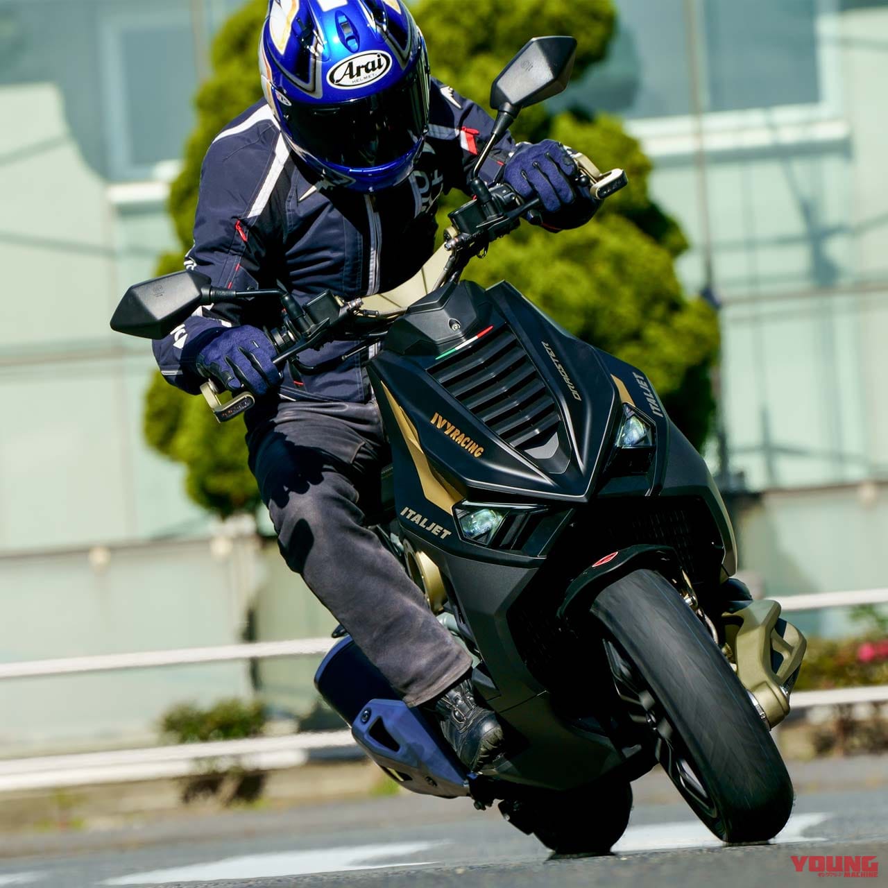 その装い あまりに異質 丸山浩のイタルジェット ドラッグスター試乗インプレッション Adv150と比較試乗 Webヤングマシン 新車バイクニュース その装い あまりに異質 丸山浩のイタルジェット ドラッグスター試乗インプレッション Adv150と比較試乗 Webヤングマシン 新車バイクニュース