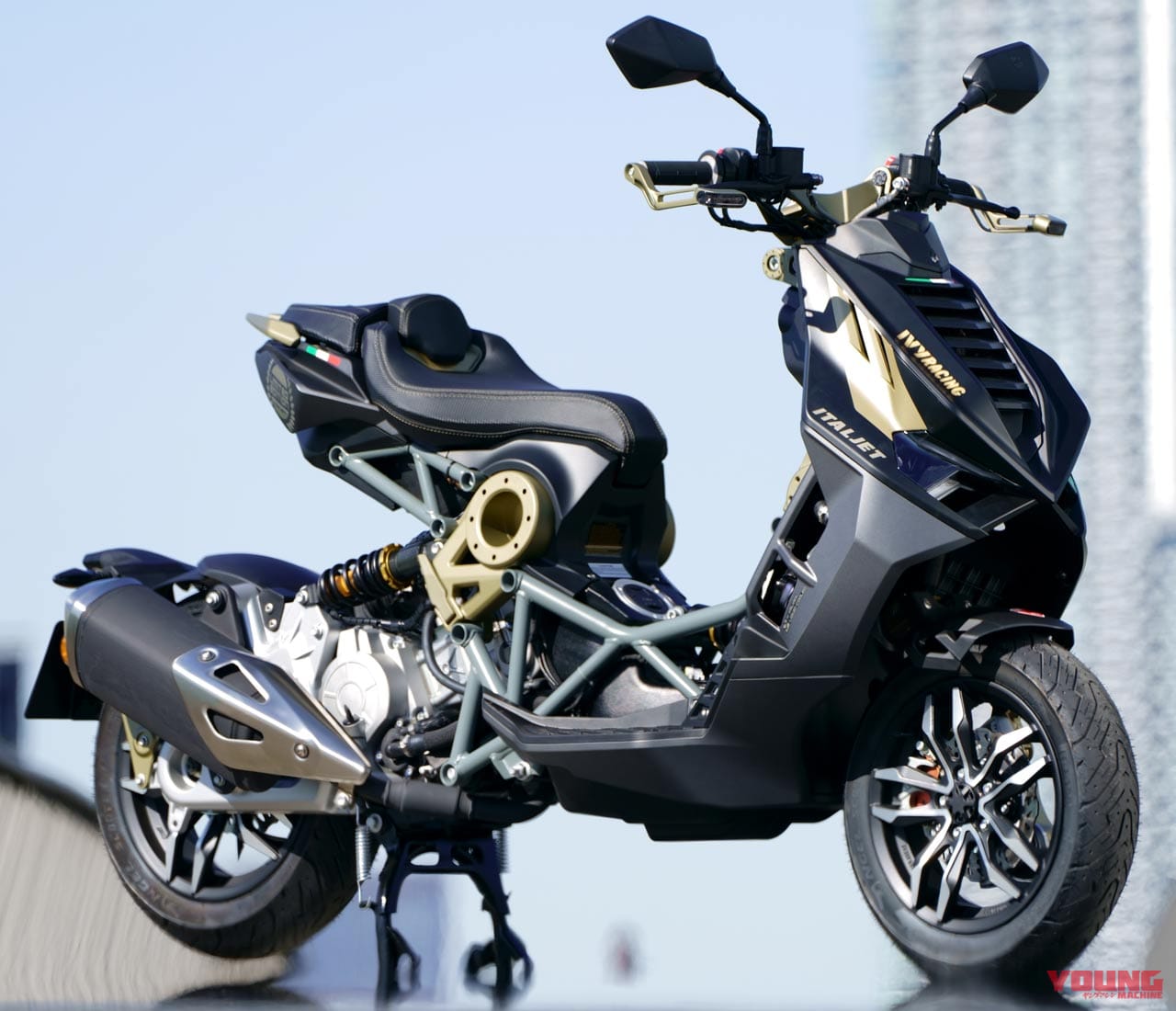 イタルジェット ドラッグスター200 ファーストエディション|その装い、あまりに異質! 丸山浩のイタルジェット ドラッグスター試乗インプレッション【ADV150と比較試乗】