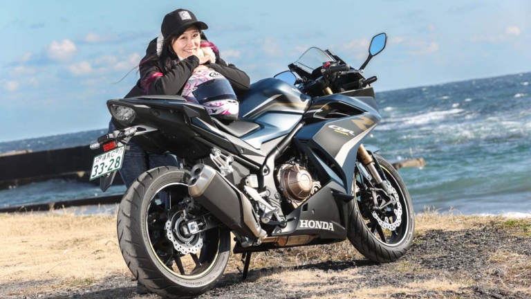 岡崎静夏のホンダCBR400R試乗インプレ【親友との会話のようにひたすら楽しいだけの時】