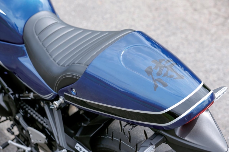 プレジャー サムライリアシートカバー|カワサキZ900RSシリーズ・カスタムパーツカタログ〈スタイリングパーツ#2|ビート/アクティブetc.〉