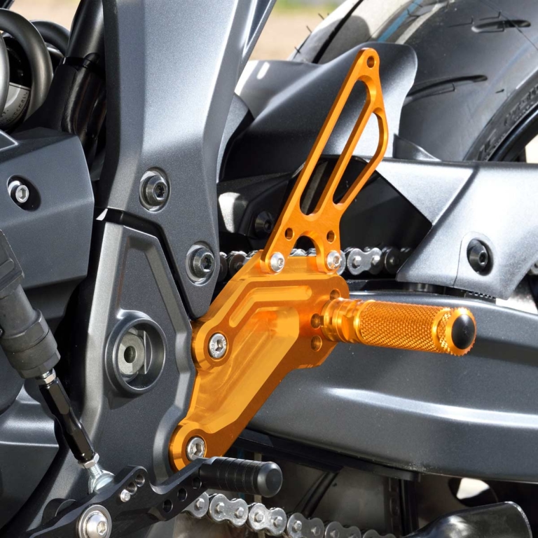 ベビーフェイス ヤマハYZF-R7|ベビーフェイスYZF-R7カスタム【オリジナルパーツで、乗ることがさらに楽しく】