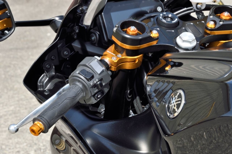 ベビーフェイス ヤマハYZF-R7|ベビーフェイスYZF-R7カスタム【オリジナルパーツで、乗ることがさらに楽しく】