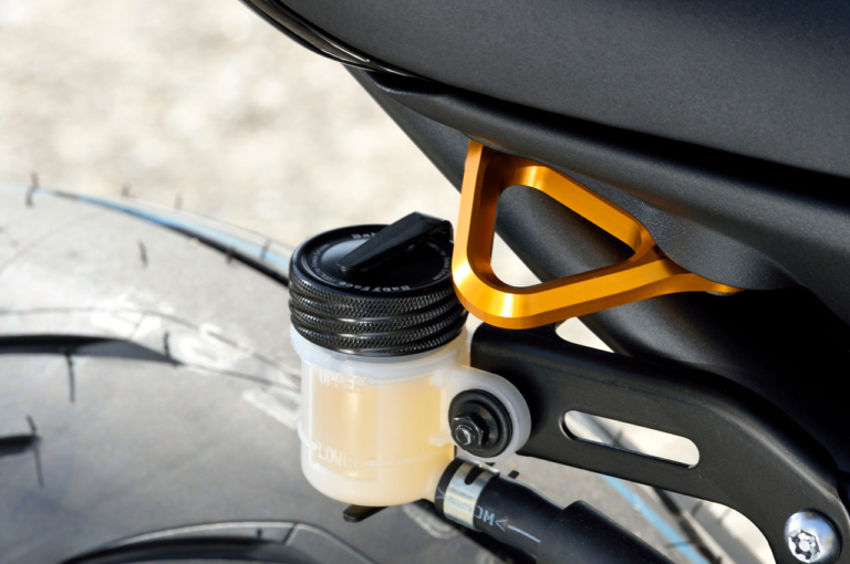 ベビーフェイス ヤマハYZF-R7|ベビーフェイスYZF-R7カスタム【オリジナルパーツで、乗ることがさらに楽しく】