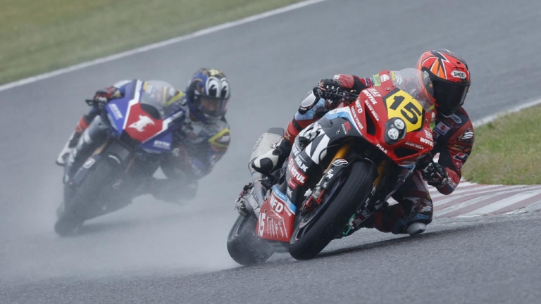 雨の中、2分17秒台ってハンパない！ YOSHIMURA SUZUKI RIDEWINがJSB1000を盛り上げる!!