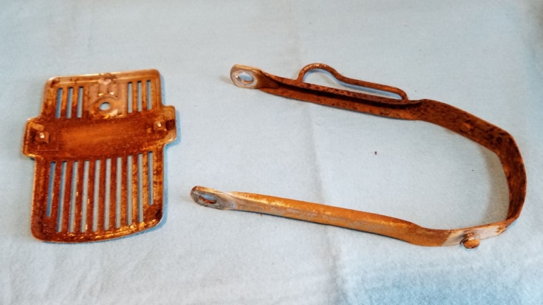 ヤマハ メイト70|パーツ|劇的サビ落とし! バイク用サビ取り剤の使い勝手が最高だった【メッキ部品を漬けるだけで手間もなし】