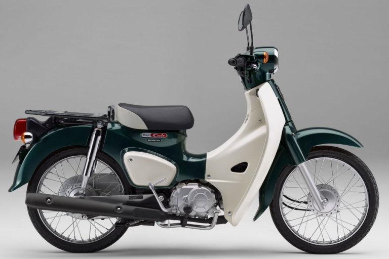 2024 HONDA SUPER CUB50 タスマニアグリーンメタリック|〈アーカイブ〉ホンダ スーパーカブ50/プロ〈いま国内で買える新型バイクカタログ|原付一種(50cc以下)〉【2024】